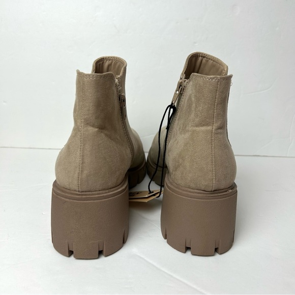 Madden NYC Lug Sole Chelsea Bootie in Sand NWT - Picture 4 of 8